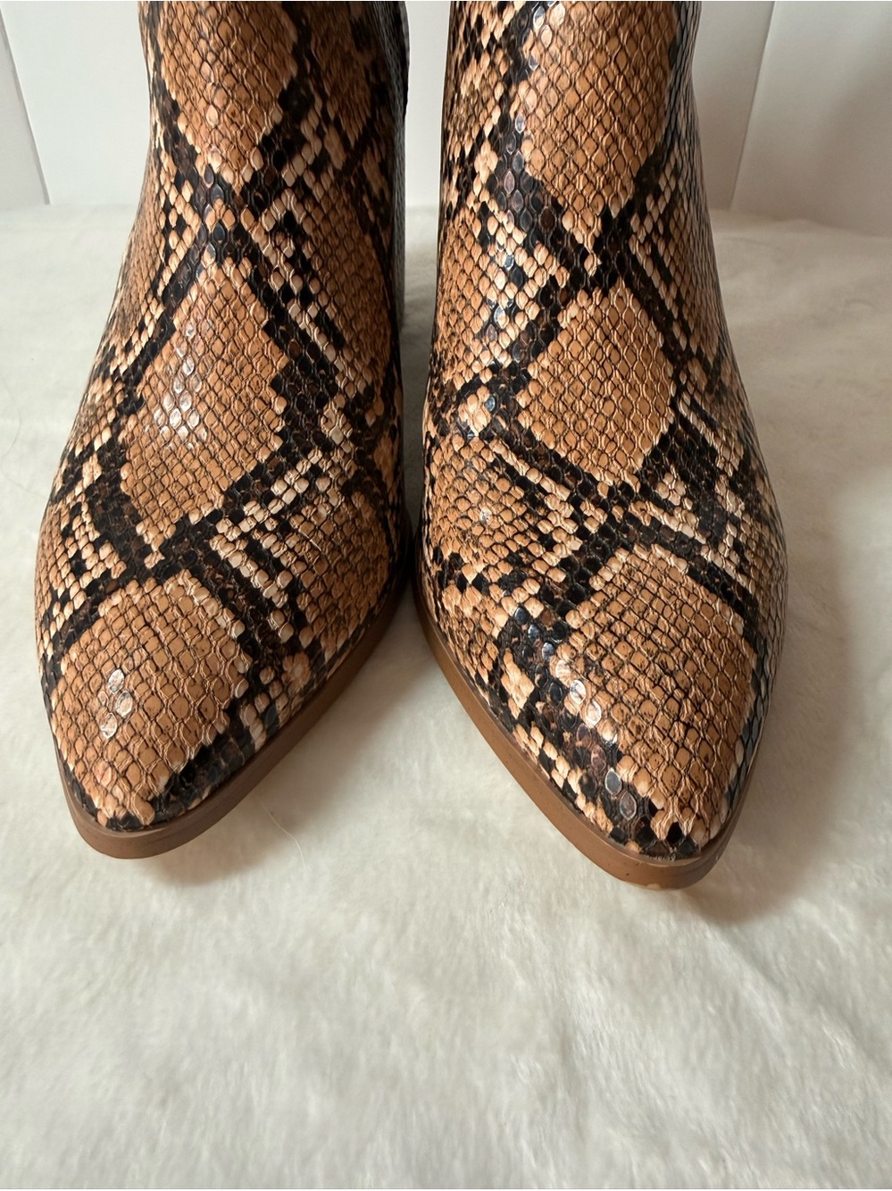 Steve Madden Snakeskin Ankle Boots Sz 8.5 Brown Python Print Back Zip - Picture 2 of 7